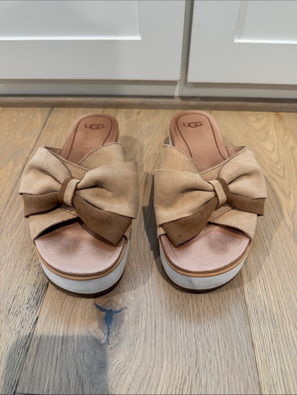 UGG Women's Tan Bow Slide Clogs